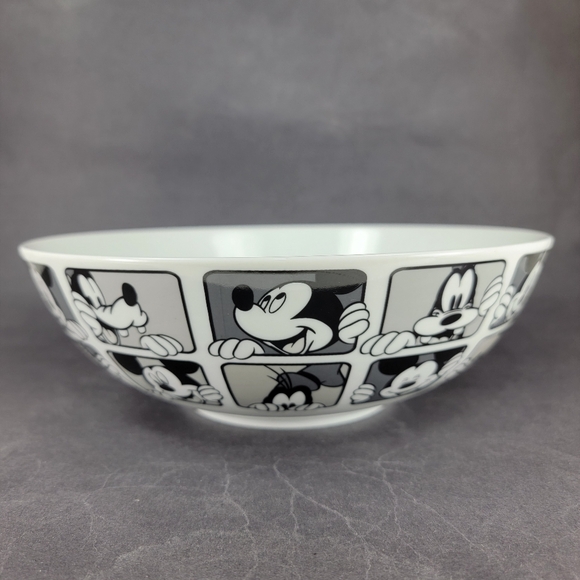 Disney Serving Bowl Mickey Mouse Goofy Grid Black White Gray 9 1/2" Zrike Brands - Picture 3 of 13